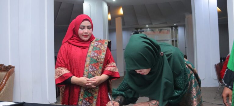 Ketua Yayasan Ubudiyah Dr Marniati Lantik Dr Mutiawati sebagai Rektor UUI, Ini 10 Program Utama Universitas