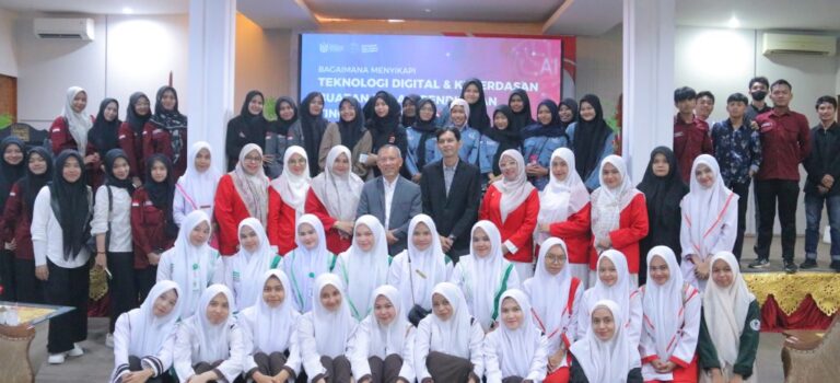 UUI Hadirkan Guru Besar ITB Prof Daryono sebagai Pemateri Seminar Teknologi