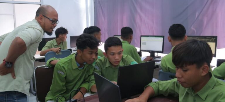 Dosen FST UUI Beri Bimtek Teknologi dan Promosi ke SMA Babul Maghfirah