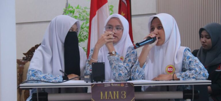 Serunya Lomba Cerdas Cermat Dies Natalis UUI: Adu Kecerdasan Antarsiswa SMA