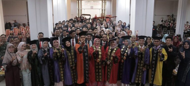 UUI Yudisium Ratusan Lulusan dari 7 Program STudi Angkatan XVI