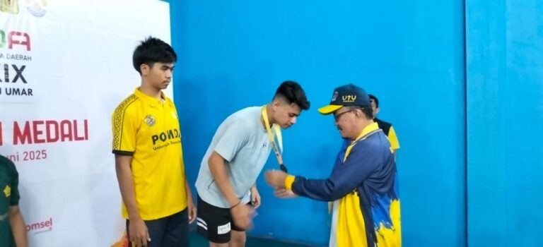 Membanggakan, Mahasiswa UUI Raih Medali Emas Badminton Putra di Ajang Kapolres Cup